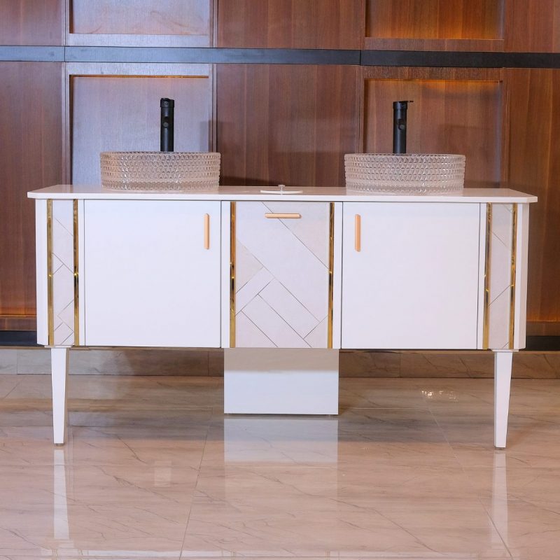single nail table
